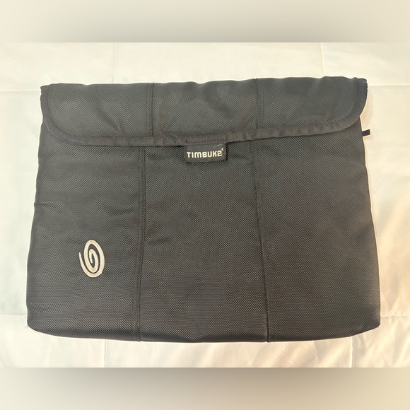 Timbuk2 Other - Timbuk2 Black Nylon Laptop Sleeve with Front Logo